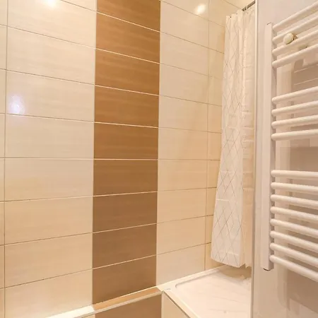 Apartment Joli Fonctionnel, 2 Personnes, Charpennes